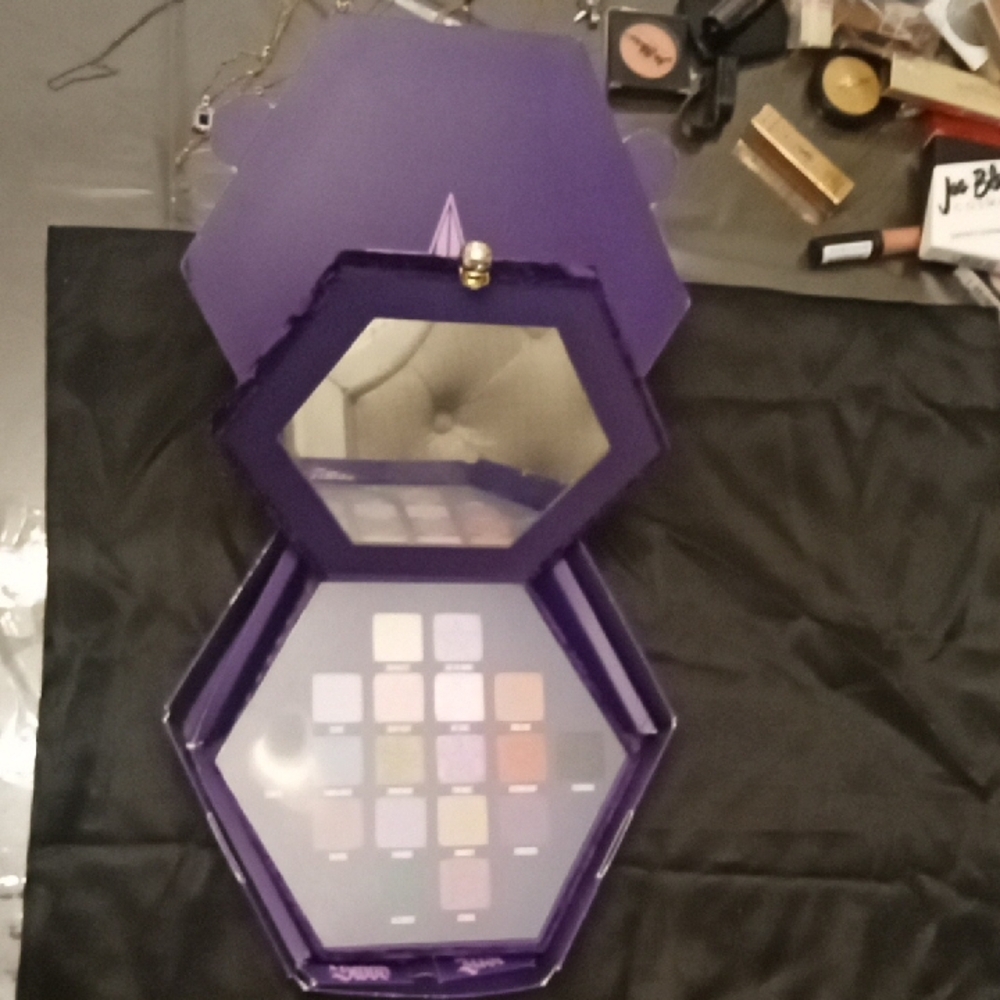 Jeffree Star Blood Lust Purple Eyeshadow Palette New